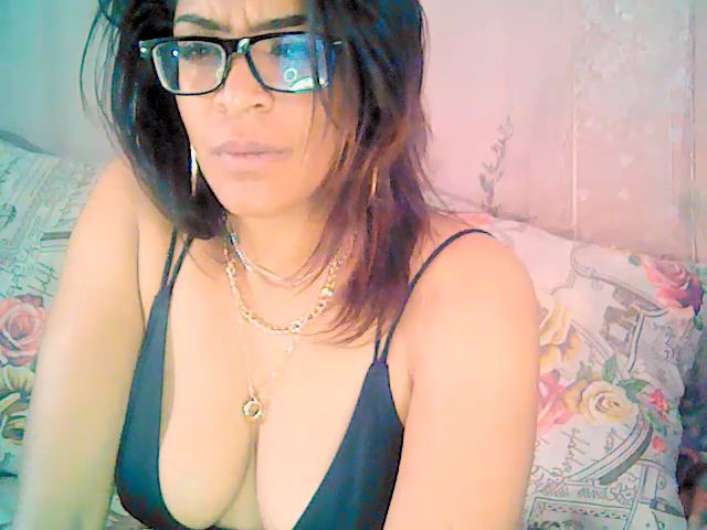 Live sex webcam photo for Indiantigeres #268279130