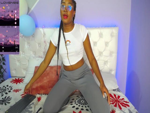 Live sex webcam photo for NoemiDavis #268542676