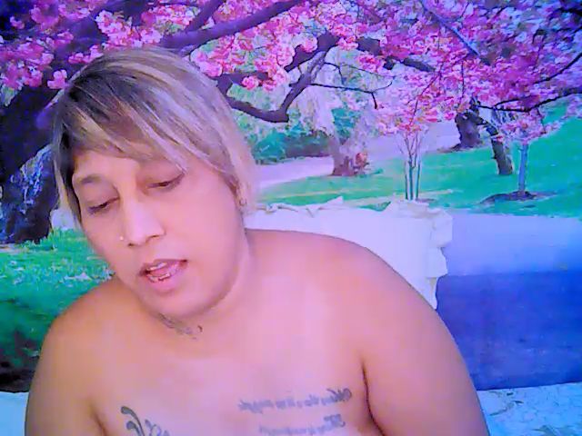 Live sex webcam photo for Roxyfoxy69 #268374830