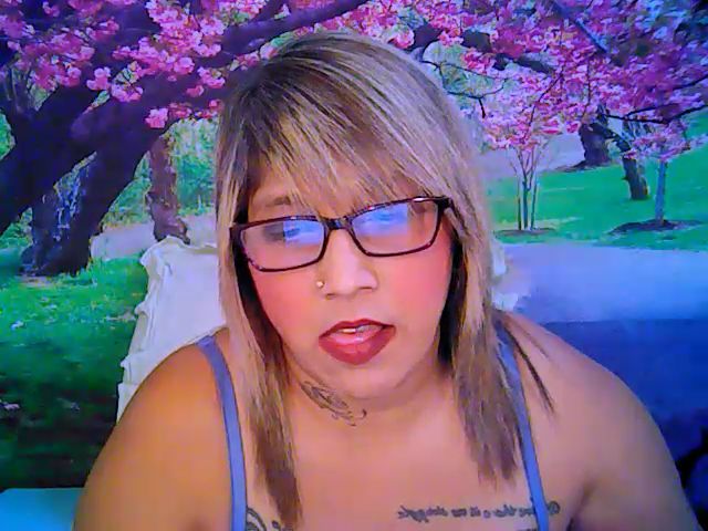 Live sex webcam photo for Roxyfoxy69 #268546014