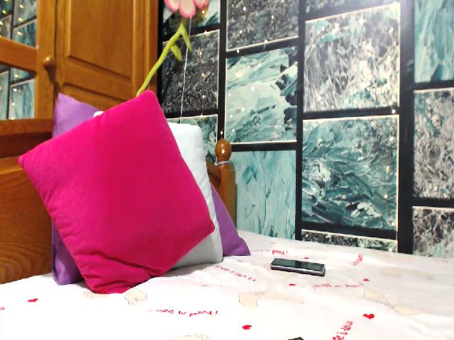 Live sex webcam photo for CuteElsa #268550431