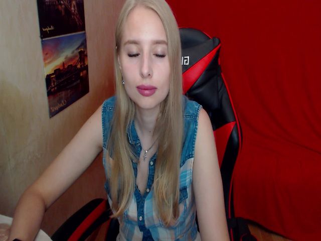 Live sex webcam photo for JessyGinger #268542892
