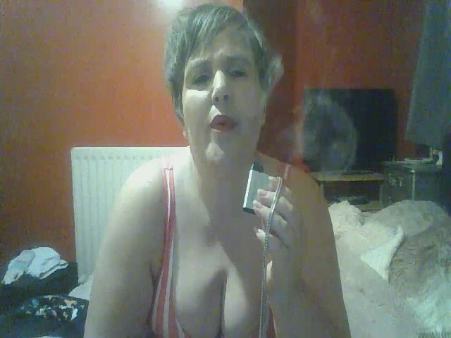Live sex webcam photo for YUMMYMUMMY39 #268547099