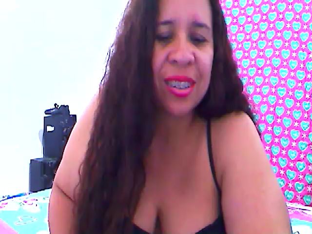 Live sex webcam photo for LatinaBigAss4 #268288454