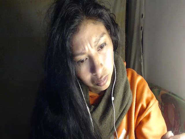 Live sex webcam photo for CHILENITAHOT #268312419