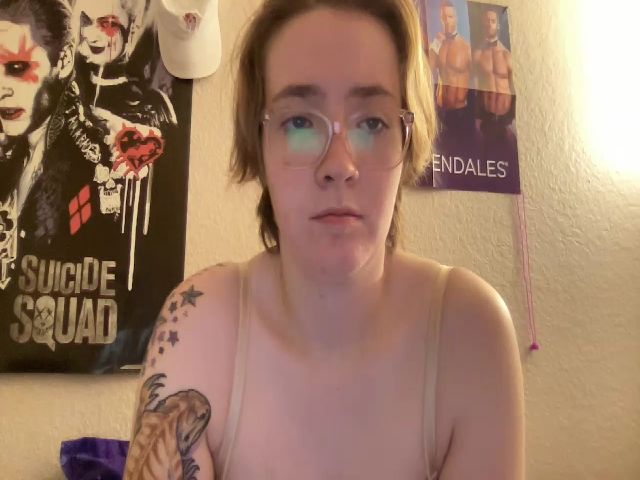 Live sex webcam photo for CandyBurger #268338342