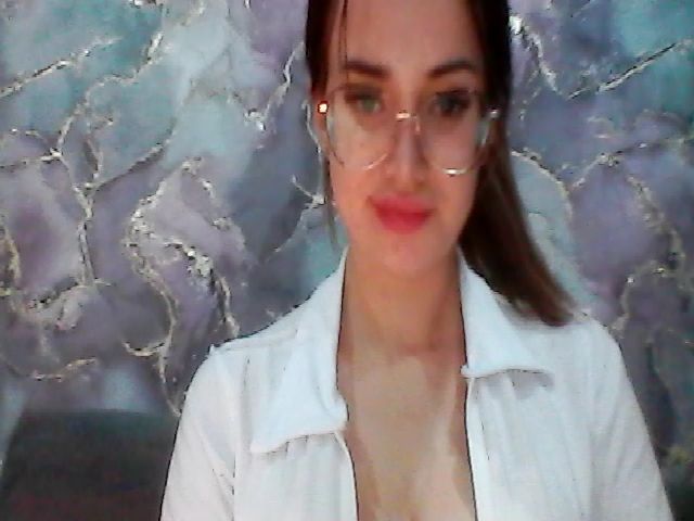 Live sex webcam photo for EmiliyaFoxy #268548336