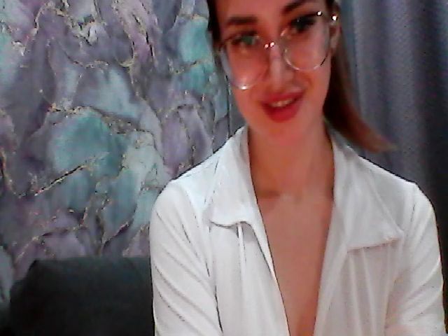 Live sex webcam photo for EmiliyaFoxy #268549997