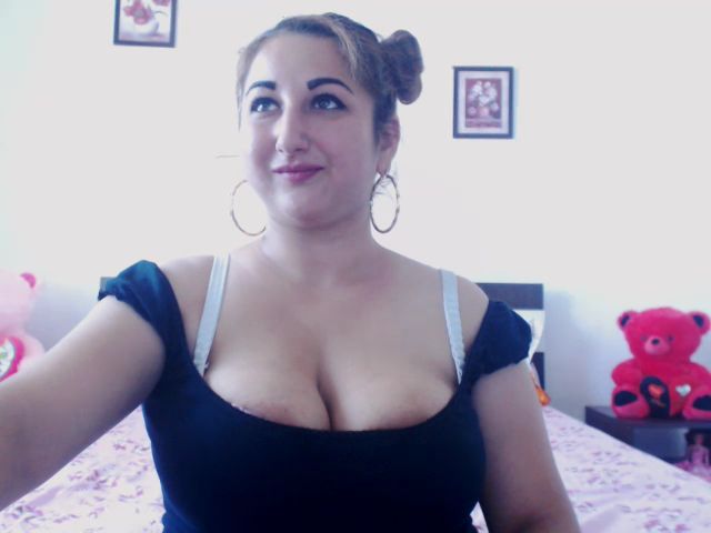 Live sex webcam photo for KinkyMyax #268395198