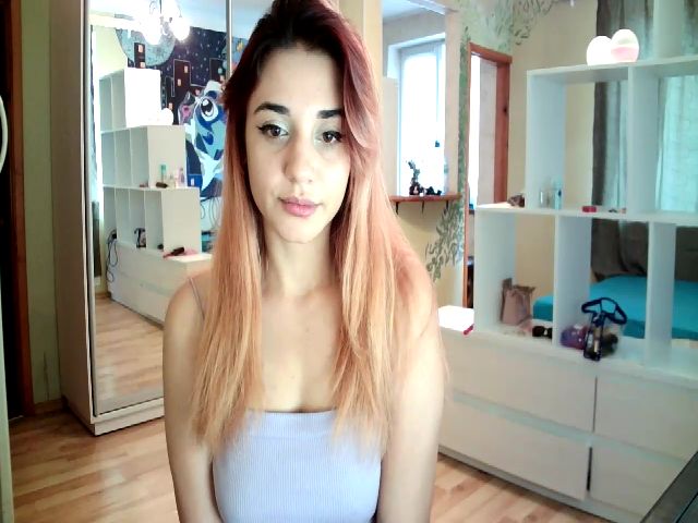 Live sex webcam photo for Lexy_hott #268403032