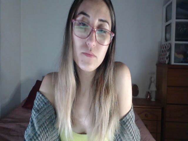 Live sex webcam photo for Ninimoon #268433697