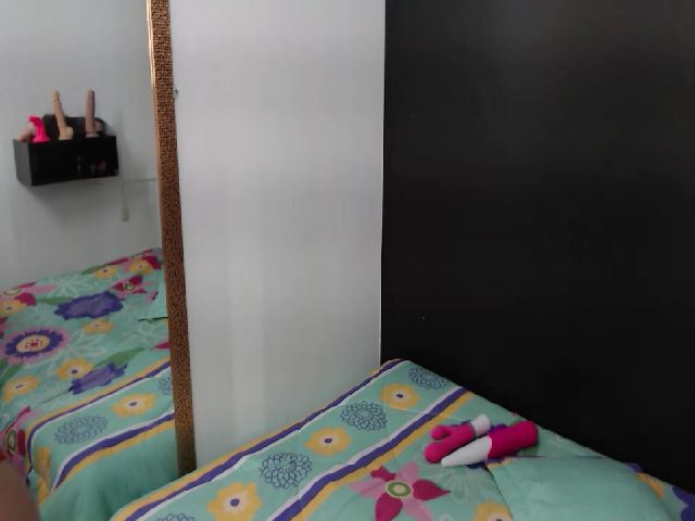 Live sex webcam photo for Louisk #268454140