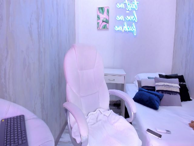 Live sex webcam photo for VictoriaMilan #268488870