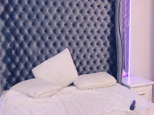 Live sex webcam photo for SantaGirll #268545833