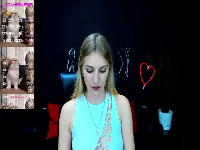 Live sex webcam photo for LiliManchest #268545758