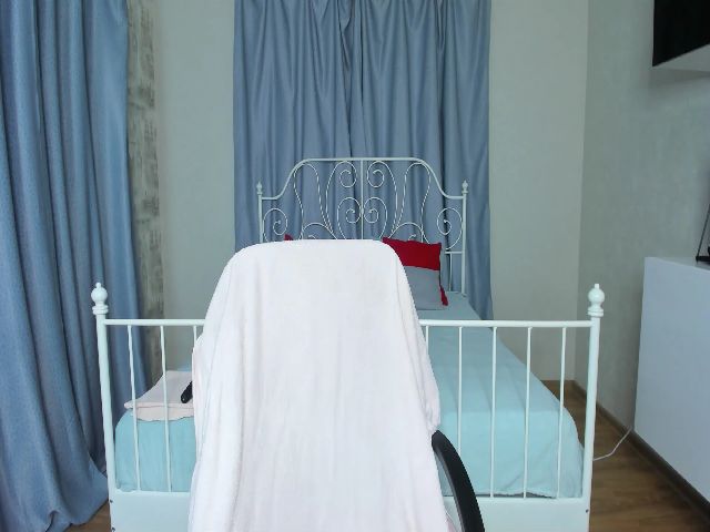 Live sex webcam photo for A11yson #268547752