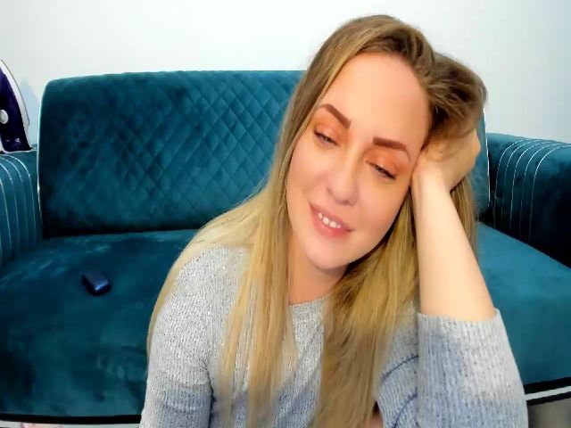 Live sex webcam photo for MonicaMony #268267570