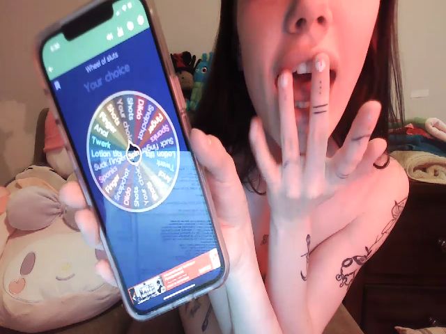 Live sex webcam photo for AngelLips321 #268548606