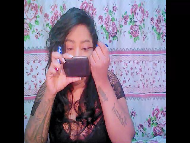 Live sex webcam photo for Indiantopaz69 #268358340