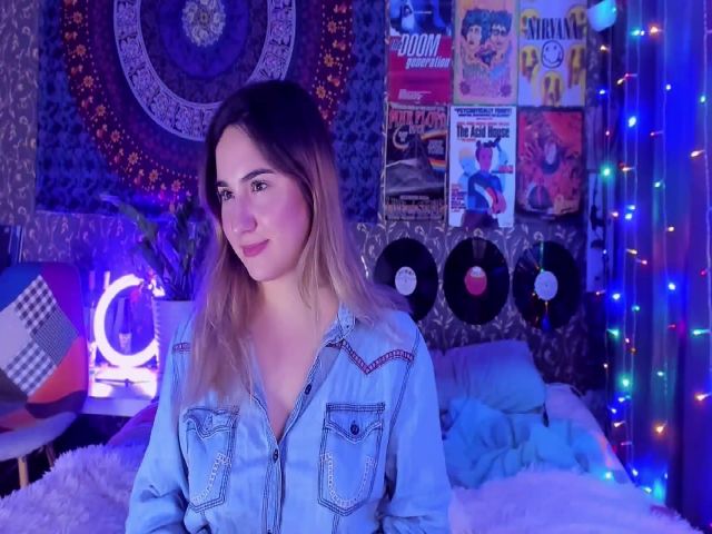 Live sex webcam photo for RETROGIRL_X #268542608