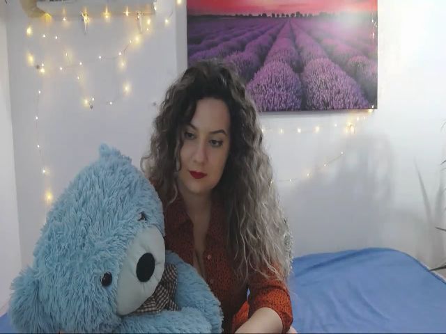 Live sex webcam photo for CurlyVibe #268270532