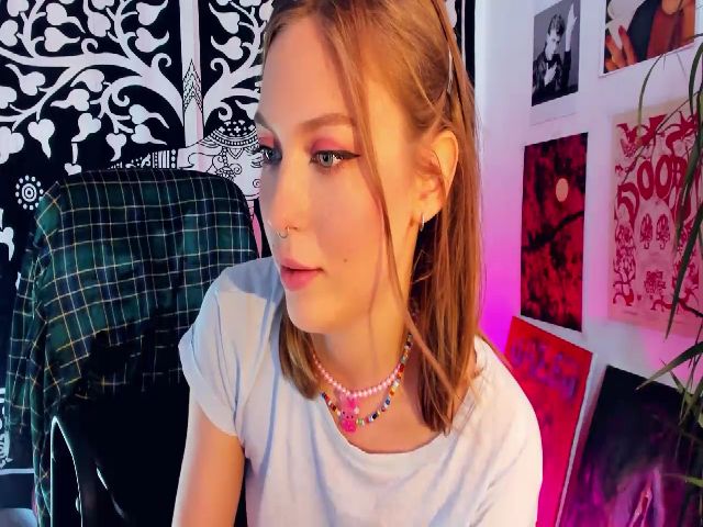 Live sex webcam photo for Aliceum #268410592