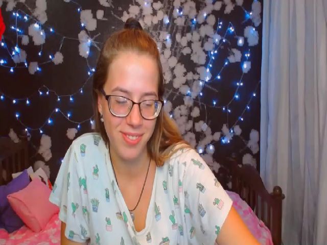 Live sex webcam photo for AlexaBarnes_ #268389860