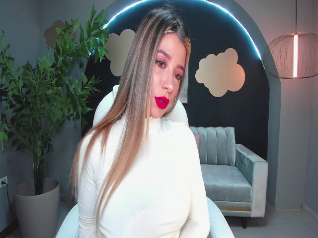 Live sex webcam photo for GiannaWatson1 #268457852