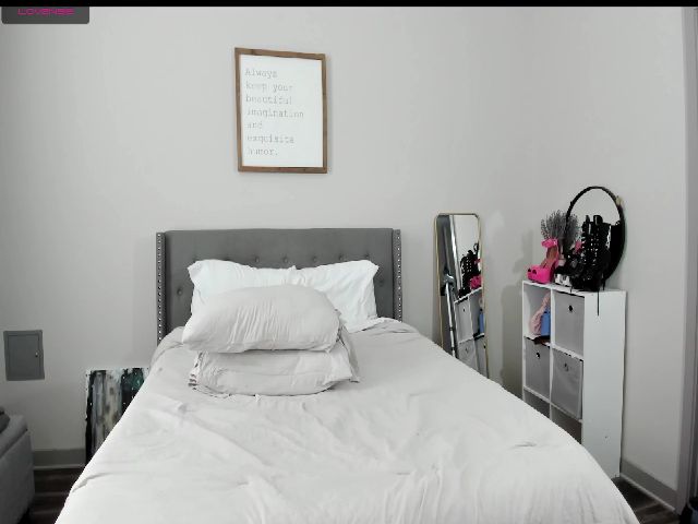 Live sex webcam photo for EllaCakes #268543132