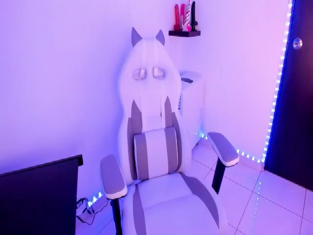 Live sex webcam photo for Molly_Cooper #268403921