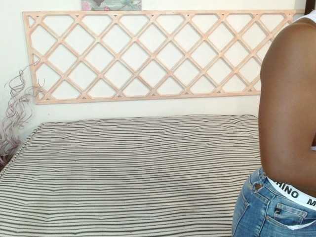 Live sex webcam photo for sofia-colins #268455014