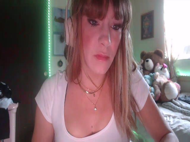 Live sex webcam photo for GoddessKitten #268456500