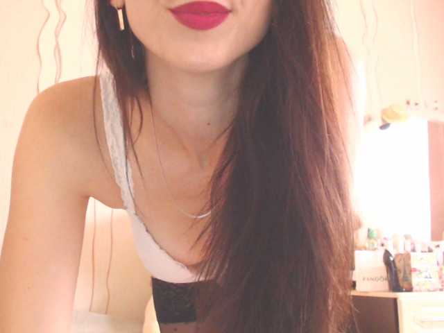 Live sex webcam photo for SexyQueen333 #268558420