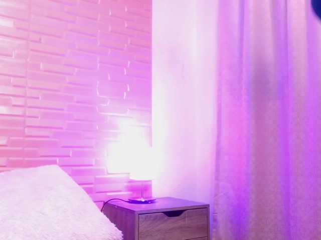 Live sex webcam photo for pretty-curvy #268552375