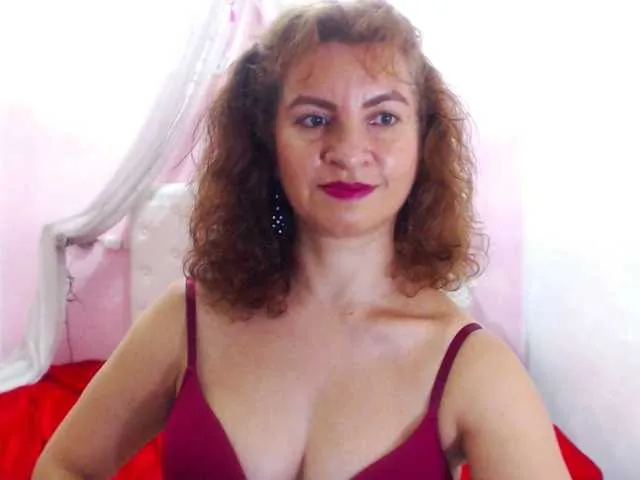 Live sex webcam photo for AliceMiller13 #268569415