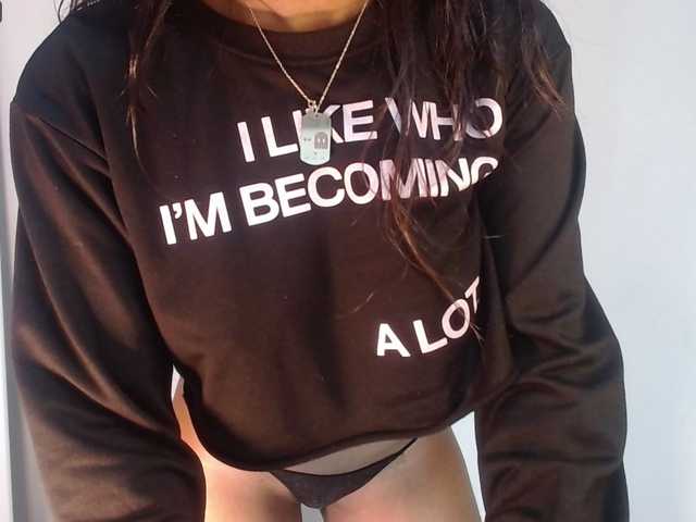 Live sex webcam photo for roxyjordan #268568488