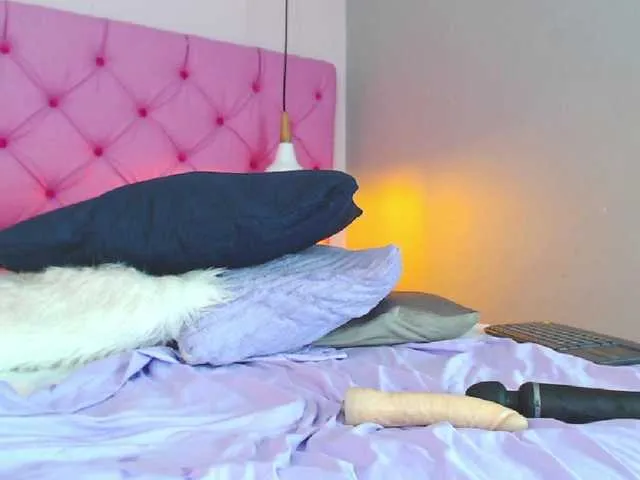 Live sex webcam photo for lizzarobert #268569252