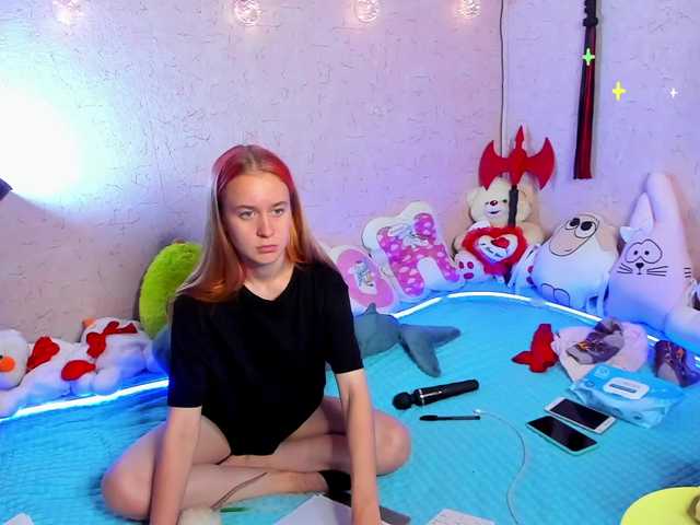 Live sex webcam photo for KiraLiLime #287990064