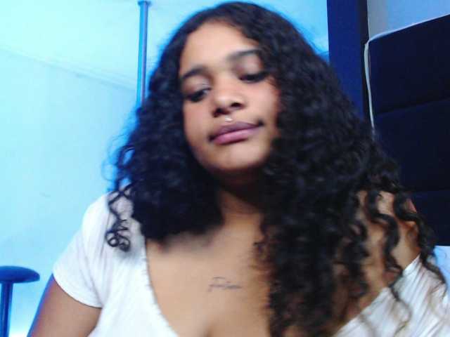 Live sex webcam photo for jamaicaawolf #268558443