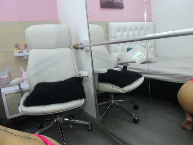 Live sex webcam photo for SophiaThomson #268552534