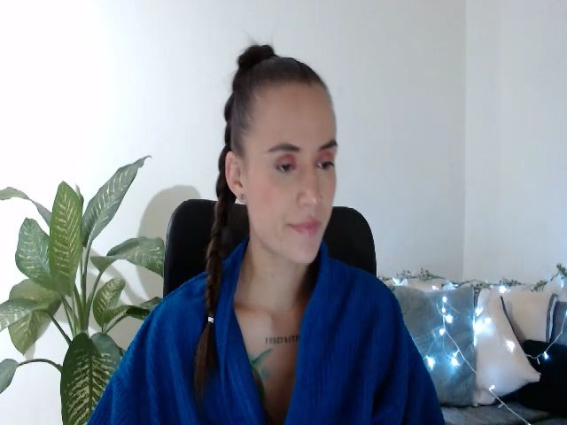 Live sex webcam photo for Avaa22_ #268573003