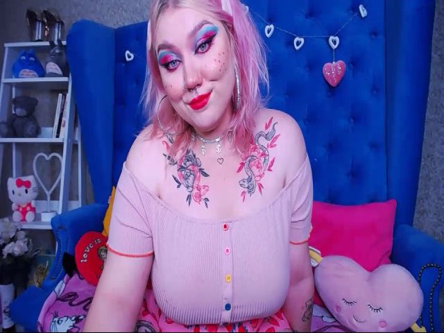 Live sex webcam photo for CurvyAlyce19 #268556574