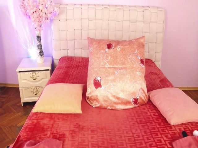 Live sex webcam photo for SpicyKiss_ #268556736