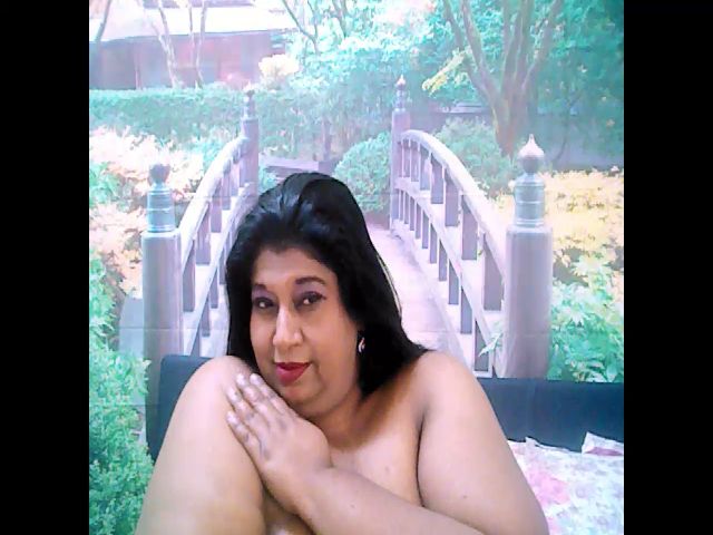 Live sex webcam photo for Indianhoney69 #268560223