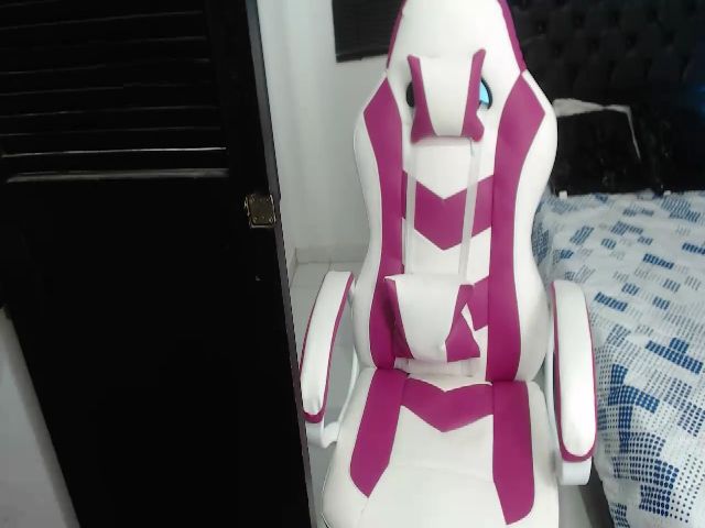 Live sex webcam photo for Andrea_acker #268563607