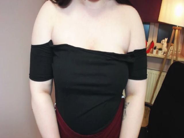 Live sex webcam photo for JULIE_FUN #268552913