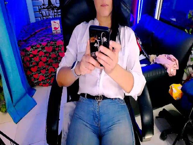 Live sex webcam photo for Sashabreck #287860164