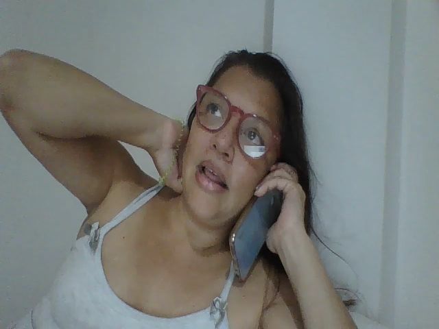 Live sex webcam photo for SweetLola01 #268553670