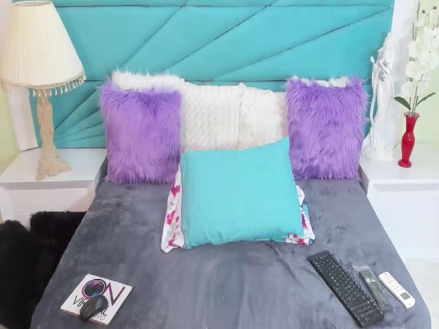 Live sex webcam photo for SandraDiRose1 #268566221