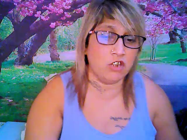 Live sex webcam photo for Roxyfoxy69 #268559718